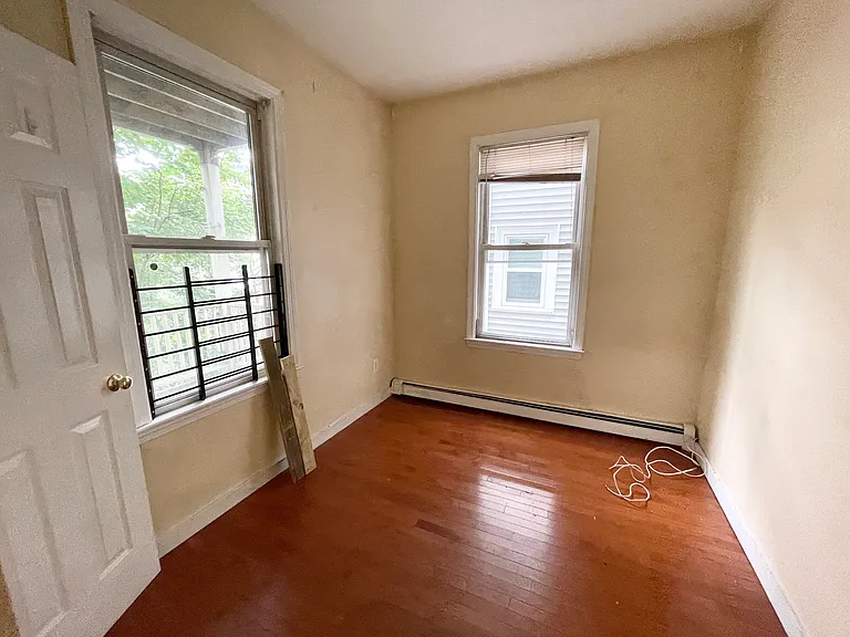 7 Iroquois St #4L — Photo 5