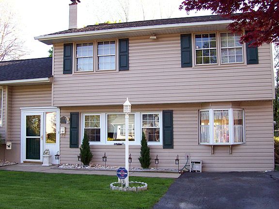 Front yard, front entrance