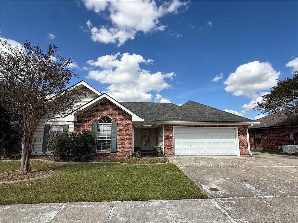 1st image of 200 Tigerlily Dr