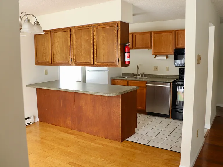 23 Twin Oaks Ter #23 — Photo 5