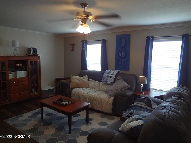 205 S Pointe Dr #B — Photo 17