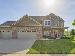 405 Fox Run Dr, Mahomet, IL 61853