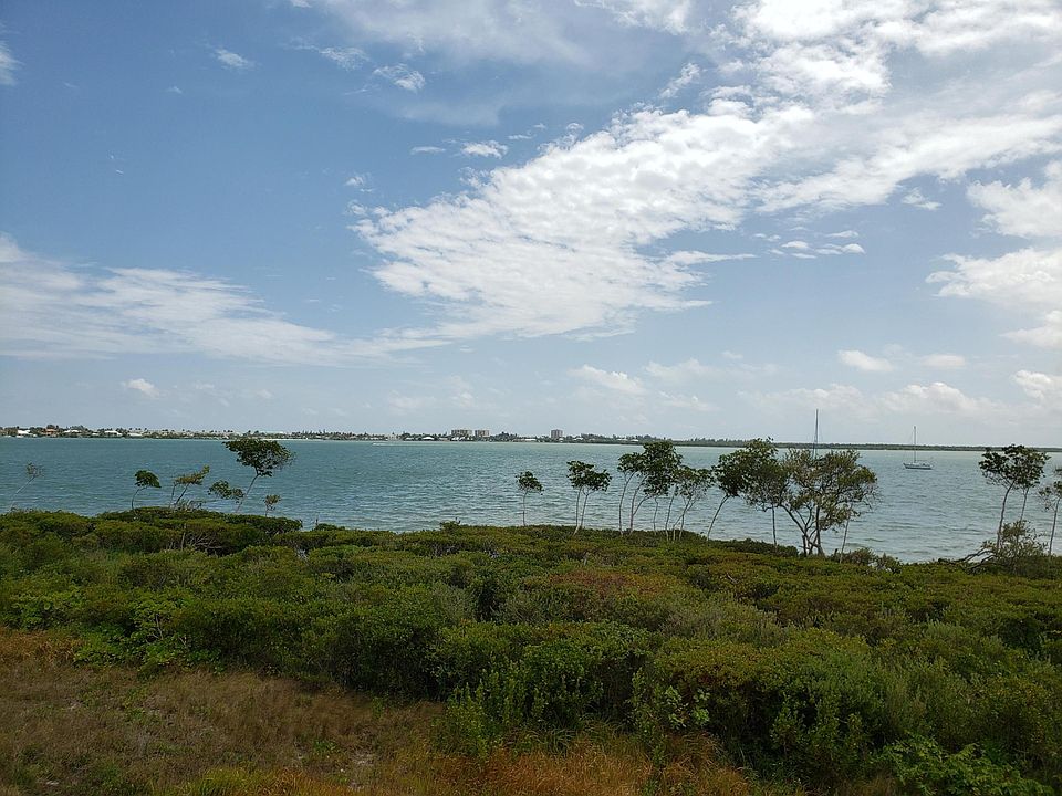 1st image of 22 Harbour Isle Drive W #205