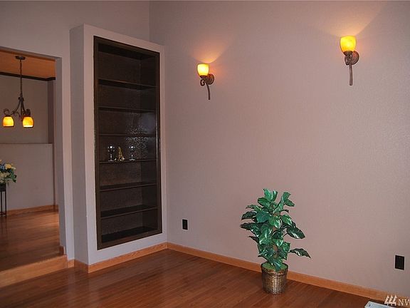 4th image of 7907 Finch Dr SE