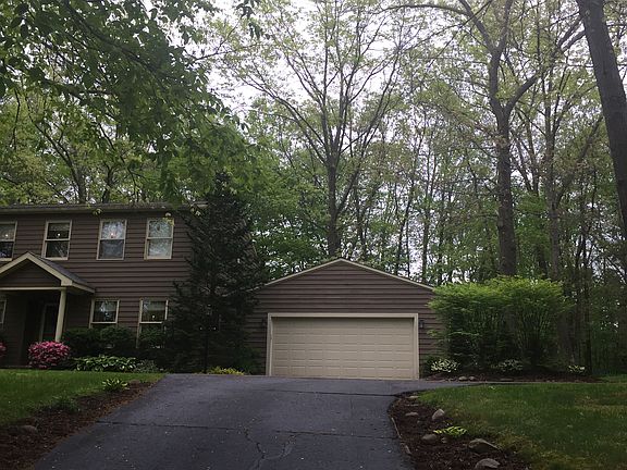 2nd image of 19 Oakwood Dr