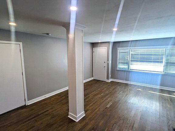 2nd image of 440 New York Ave Floor 1