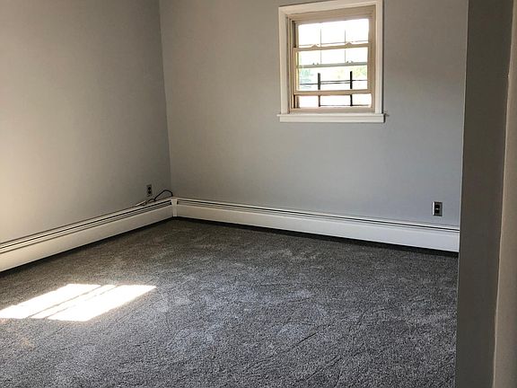 4th image of 135 Seneca Ave Floor 2