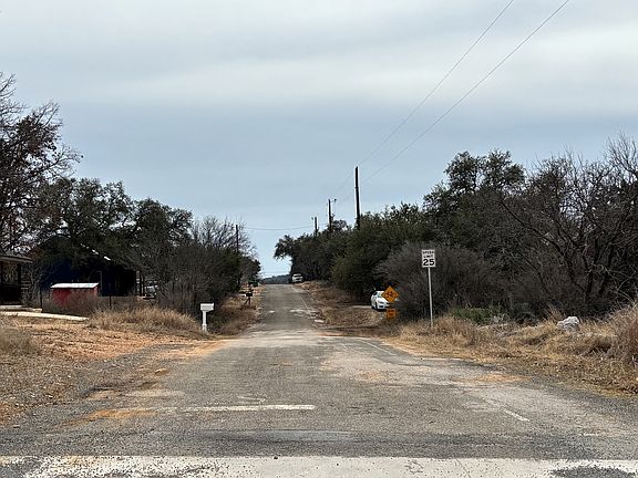 5th image of 655 Oak Ln