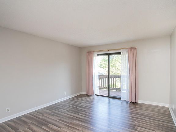 2nd image of 129 Brooke Castle Dr Unit 129