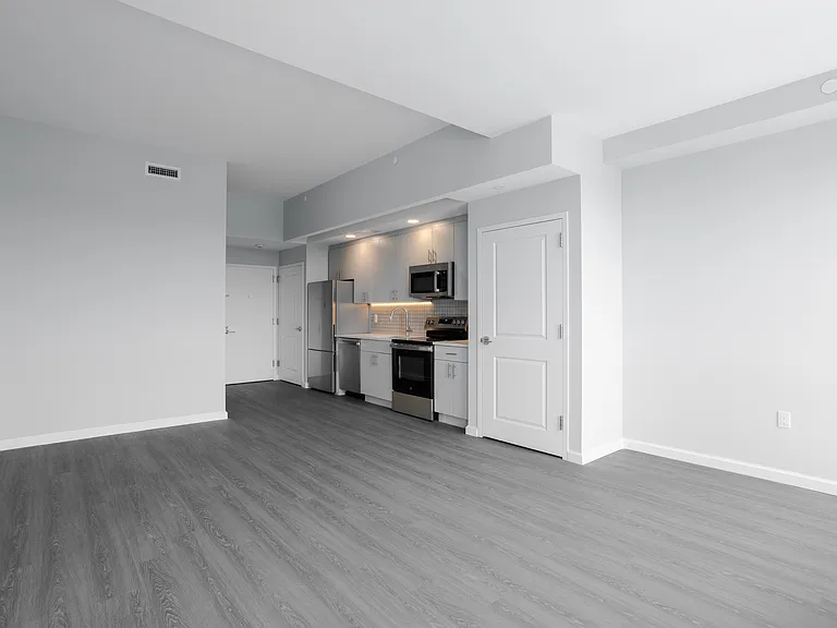 183-03 Hillside Ave #6B — Photo 2