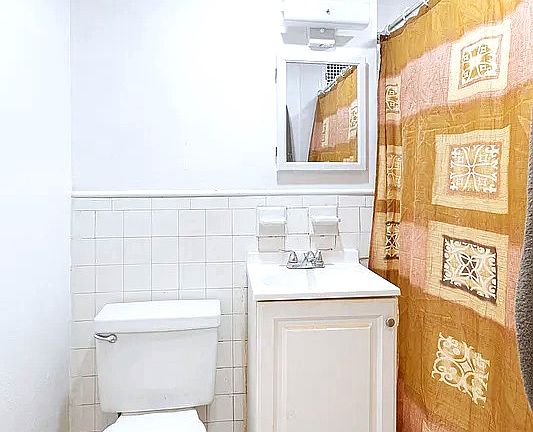 5th image of 426 W 46th St APT 2D