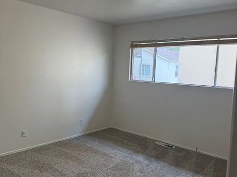 544 Van Buren St — Photo 13