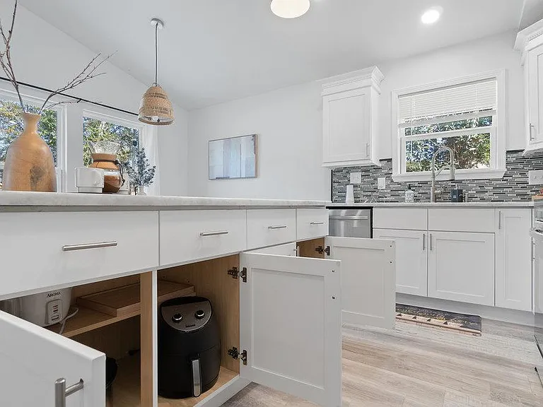 2815 W Lloyd St — Photo 19