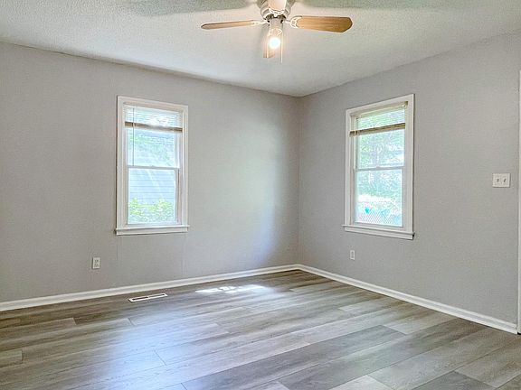 3rd image of 8009 Montgall Ave