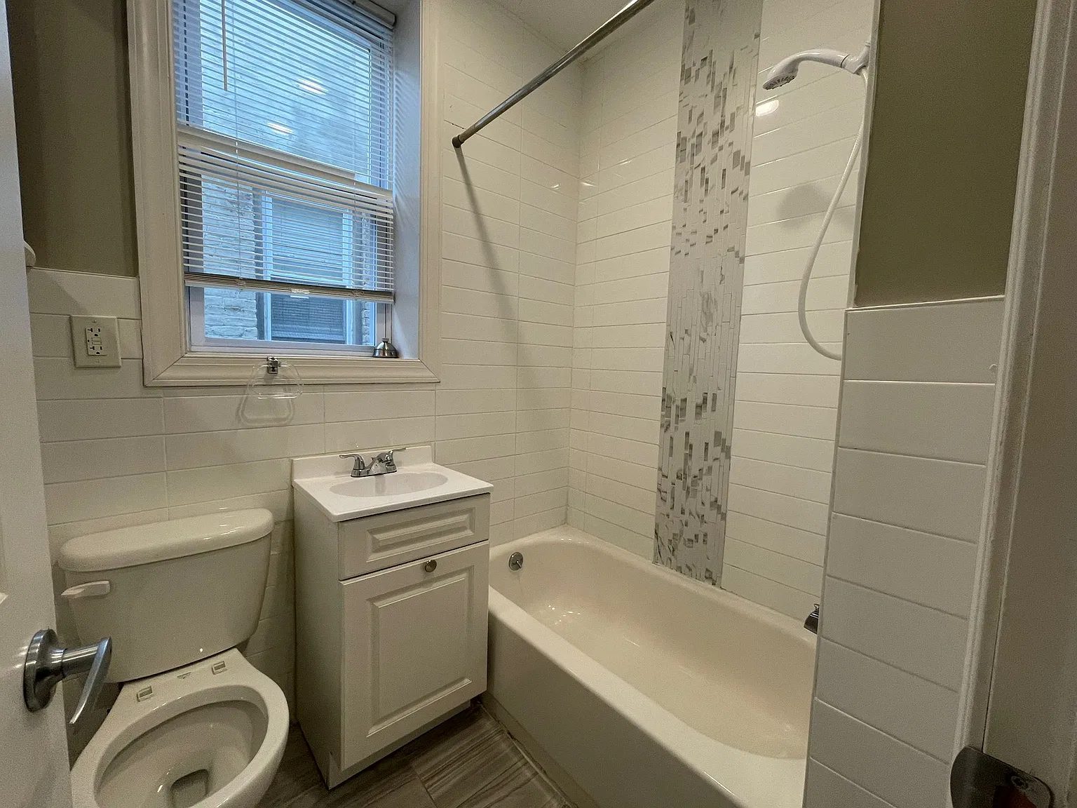 129 Cator Ave — Photo 1