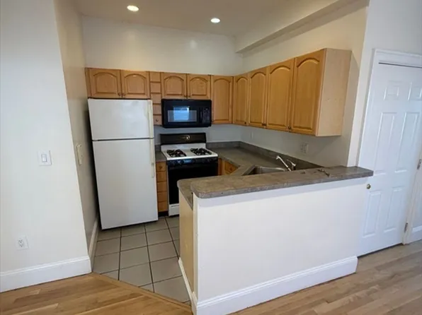 4-12 Humboldt Pl, Boston, MA