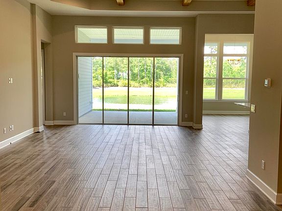 3rd image of 655 Glenneyre Cir