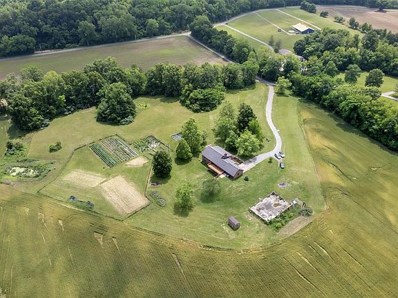 5th image of 236 Cayuga Ln