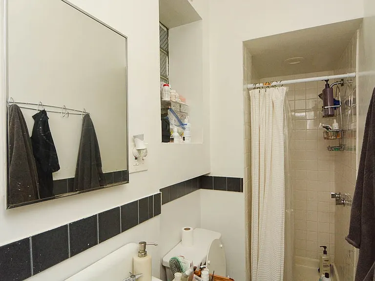 1933 W Crystal St #2A — Photo 15