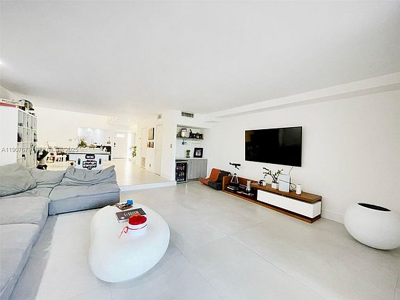 3rd image of 20444 NE 34th Ct #12