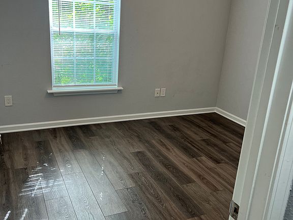 4th image of 461 Aiken St