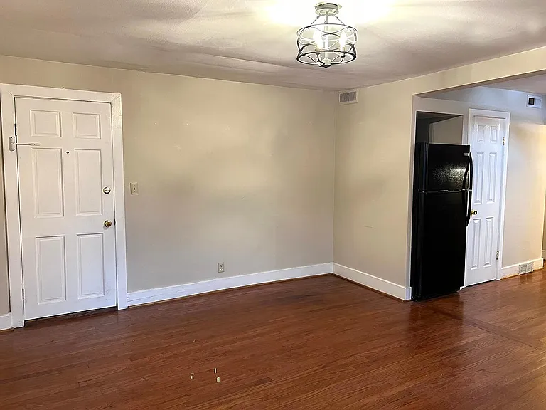303 Richmond Ave #105 — Photo 2