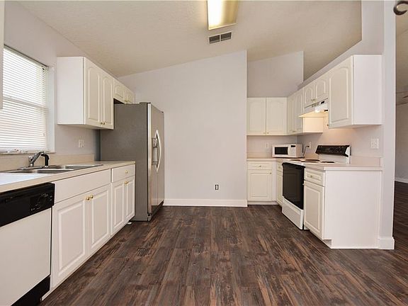 5th image of 1106 Chelsea Parc Dr