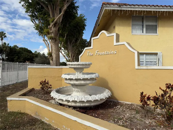 15675 SW 74th Circle Dr APT 14, Miami, FL 33193