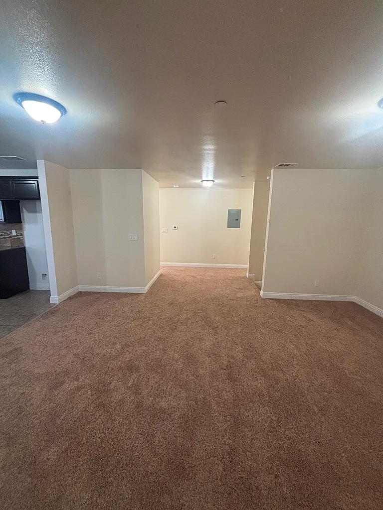 5 bed, 1993 sqft, $3,800 — Photo 2
