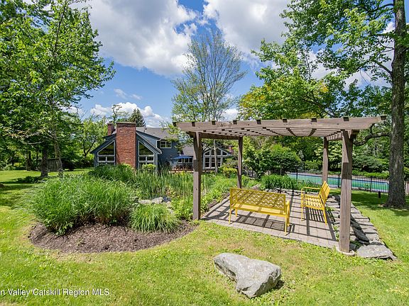 2nd image of 136 Rombout Road