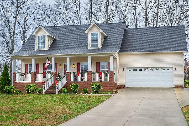 1st image of 1696 Farmington Dr