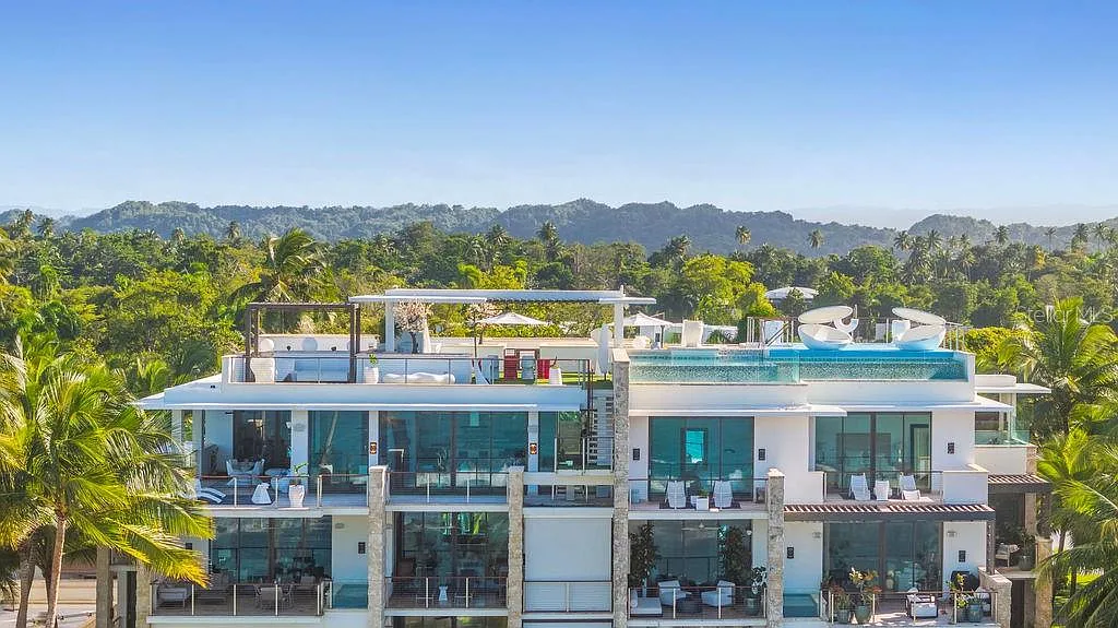 4 bed, 4.5 bath, 11000 sqft, $120,000 — Photo 4
