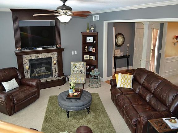2nd image of 1620 Honeysuckle Dr