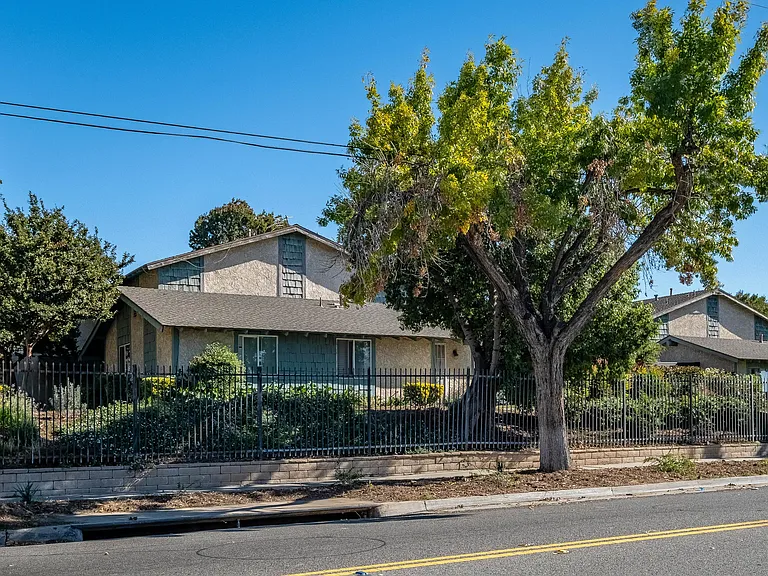 2361 Gonzaga Ln — Photo 27