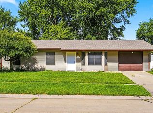 25 Bayberry Ln, North Liberty, IA 52317