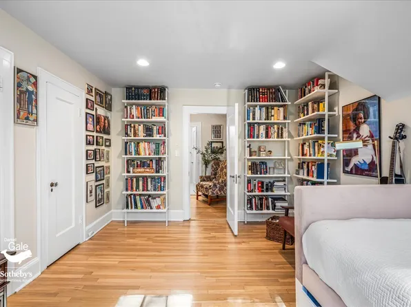 116-33 Union Turnpike image 28 of 40