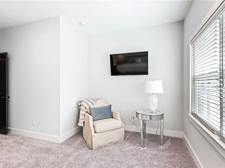 585 King Arnold St — Photo 24