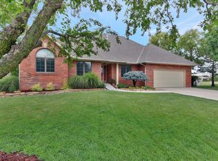 332 Campus Ct, North Newton, KS 67117