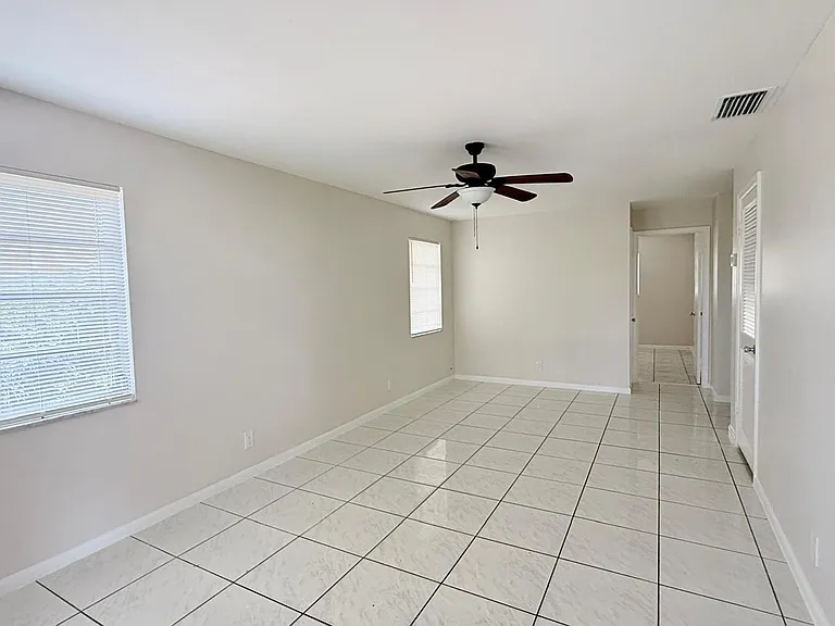 501 W Kalmia Dr #4 — Photo 4