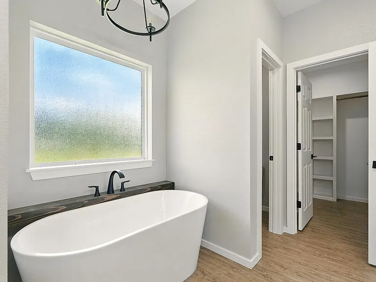 7433 FM 603 — Photo 17