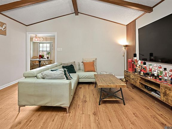 3rd image of 10525 Carmel Dr