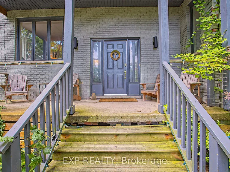 259 Main St W — Photo 2