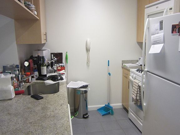 5th image of 510 W 52nd St APT 21C