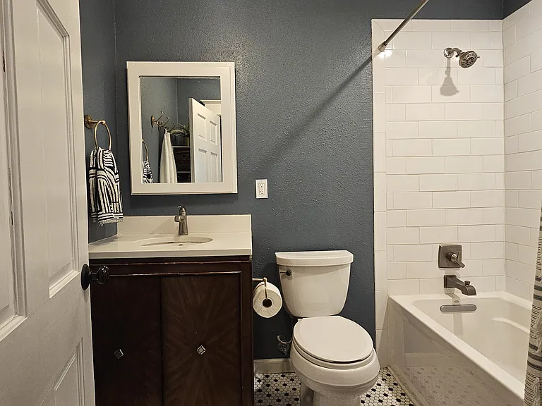 2624 W 33rd Ave — Photo 9