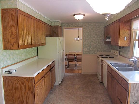2nd image of 203 Cooper Ln