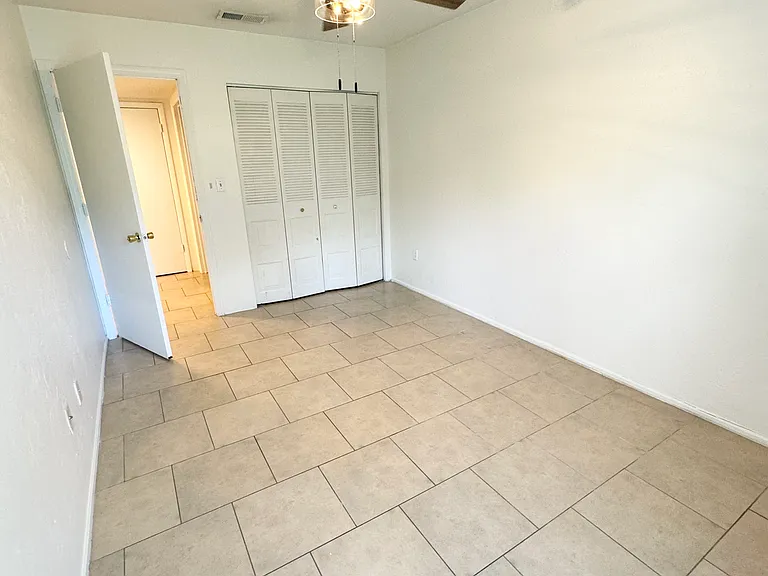 821 NW 13th St #9 — Photo 15
