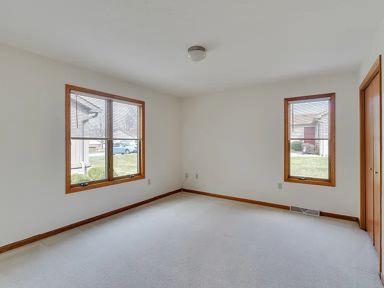 1131 Shadowridge Dr — Photo 12