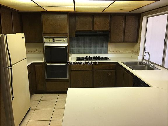 4th image of 3711 Redwood St #0