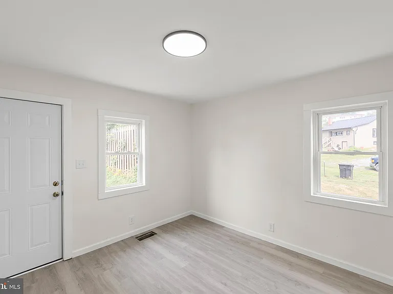 2141 Valley Ave — Photo 12