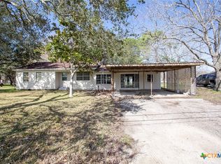 402 Buffalo St, Edna, TX 77957
